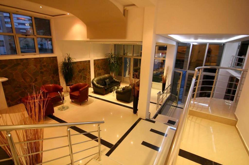 Lira Inn Ni Exterior foto