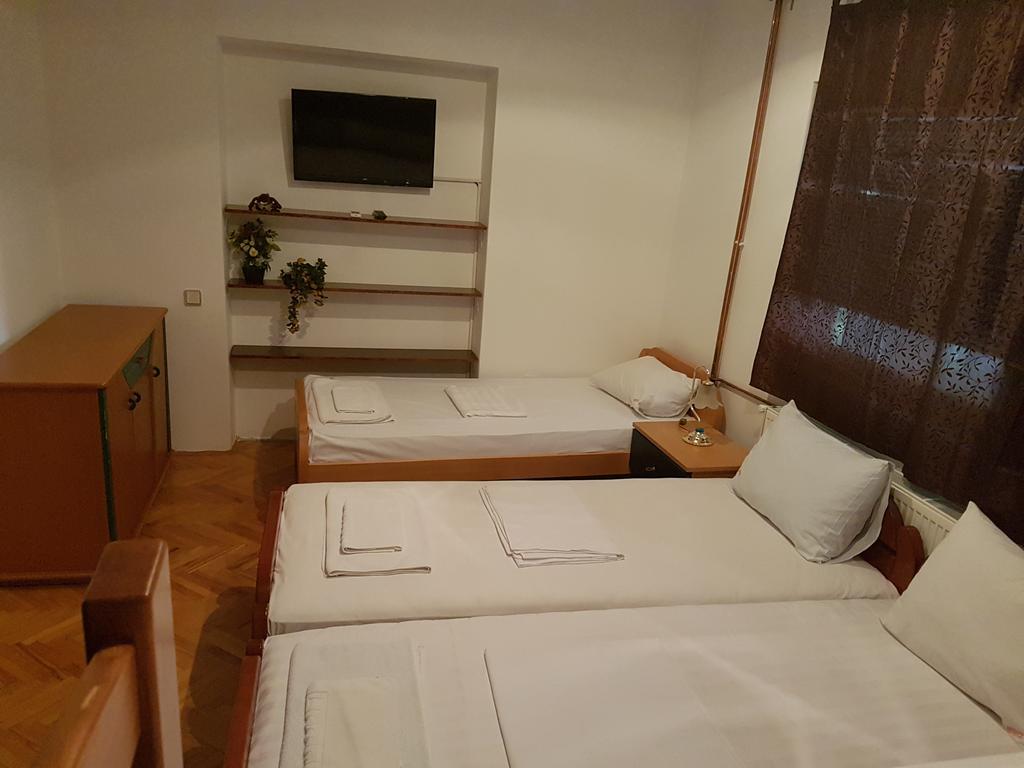Lira Inn Ni Exterior foto