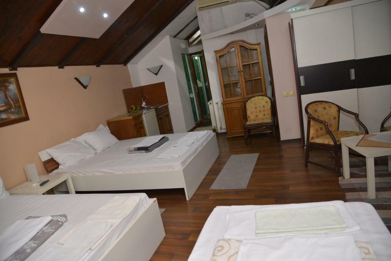 Lira Inn Ni Exterior foto